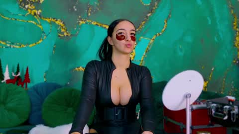 Snapshot of lorawarnner chatting on 12/23/24, 06:37 Miss online show from 12/23/24, 06:37