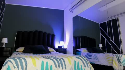 L A U R E L online show from 08/05/26, 05:43