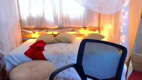 Snapshot of loreaniss chatting on 10/29/25, 09:05 loreanis online show from 10/29/25, 09:05