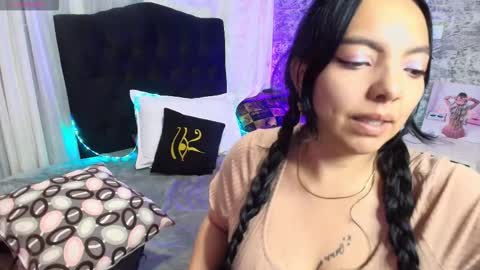 Snapshot of loren_44tits chatting on 03/18/26, 10:13 Loren online show from 03/18/26, 10:13