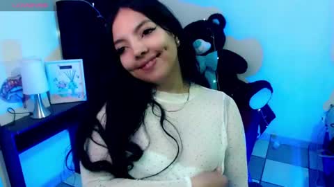 Snapshot of loren_44tits chatting on 07/07/26, 06:45 Loren online show from 07/07/26, 06:45