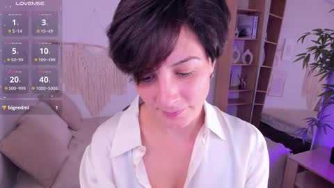 Loren online show from 10/17/25, 02:08