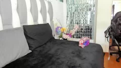 Snapshot of loren_jacksoon chatting on 06/17/26, 11:34 Loren online show from 06/17/26, 11:34
