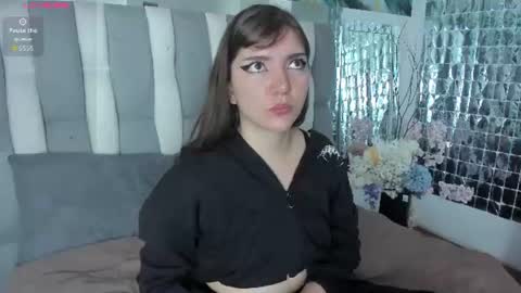 Snapshot of loren_jacksoon chatting on 07/04/26, 12:33 Loren online show from 07/04/26, 12:33
