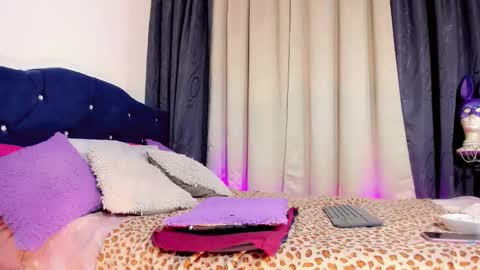 Snapshot of lorena_capelli_ chatting on 10/03/25, 02:52 lesly lorena online show from 10/03/25, 02:52