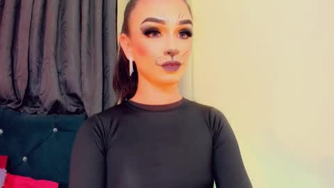 Snapshot of lorena_capelli_ chatting on 10/28/25, 03:43 lesly lorena online show from 10/28/25, 03:43