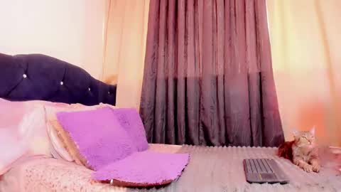 lesly lorena online show from 03/04/26, 08:59