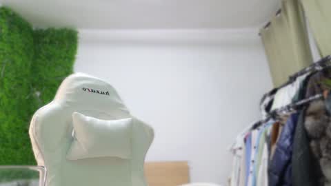 Snapshot of lorennameliyy chatting on 01/21/25, 08:00 Amelia online show from 01/21/25, 08:00