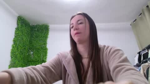 Snapshot of lorennameliyy chatting on 02/21/25, 08:05 Amelia online show from 02/21/25, 08:05