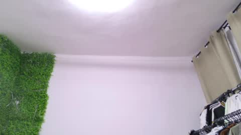 Snapshot of lorennameliyy chatting on 02/22/25, 10:52 Amelia online show from 02/22/25, 10:52