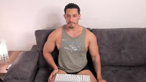 Snapshot of lorenzo_ferrec chatting on 02/13/25, 01:40 Lorenzo F online show from 02/13/25, 01:40