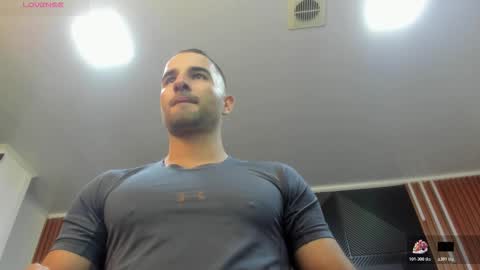 Snapshot of lorenzo_walker_ chatting on 10/31/25, 11:11 L O R E N Z O Thumbs Up help online show from 10/31/25, 11:11