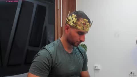 Snapshot of lorenzo_walker_ chatting on 11/01/25, 05:37 L O R E N Z O Thumbs Up help online show from 11/01/25, 05:37