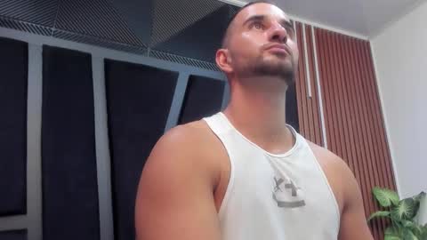 Snapshot of lorenzo_walker_ chatting on 11/03/25, 05:25 L O R E N Z O Thumbs Up help online show from 11/03/25, 05:25