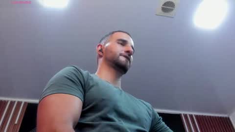 Snapshot of lorenzo_walker_ chatting on 11/06/25, 06:09 L O R E N Z O Thumbs Up help online show from 11/06/25, 06:09