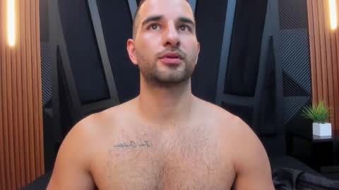 Snapshot of lorenzo_walker_ chatting on 11/26/25, 05:14 L O R E N Z O Thumbs Up help online show from 11/26/25, 05:14