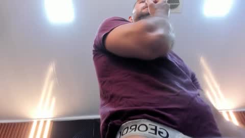 Snapshot of lorenzo_walker_ chatting on 11/28/25, 05:26 L O R E N Z O Thumbs Up help online show from 11/28/25, 05:26