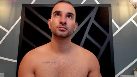 Snapshot of lorenzo_walker_ chatting on 12/15/25, 06:01 L O R E N Z O Thumbs Up help online show from 12/15/25, 06:01