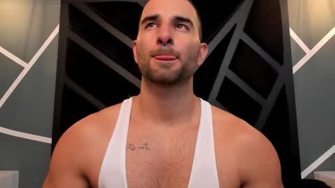  L O R E N Z O  Thumbs Up help  online show from 12/16/25, 06:02