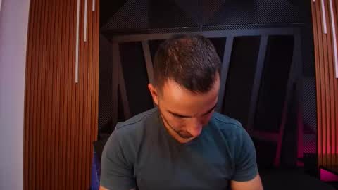  L O R E N Z O  Thumbs Up help  online show from 02/16/26, 05:20