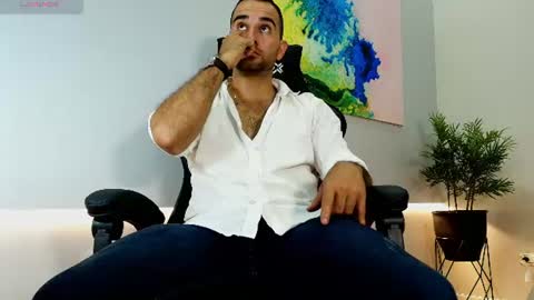 Snapshot of lorenzo_walker_ chatting on 07/08/26, 06:12 L O R E N Z O Thumbs Up help online show from 07/08/26, 06:12