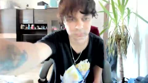 Snapshot of lorenzoboy99 chatting on 04/26/26, 12:03 LORENZO Boy online show from 04/26/26, 12:03