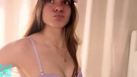 Snapshot of lorettadunnelli chatting on 04/19/26, 06:10 Chloe for Fan BlackHole online show from 04/19/26, 06:10