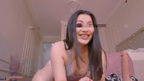 Snapshot of lori_leen chatting on 03/23/26, 06:17 Leyla online show from 03/23/26, 06:17