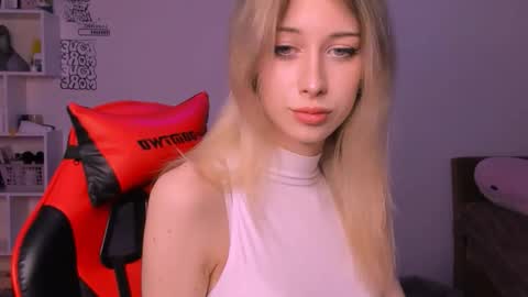 Lori online show from 10/03/25, 04:59