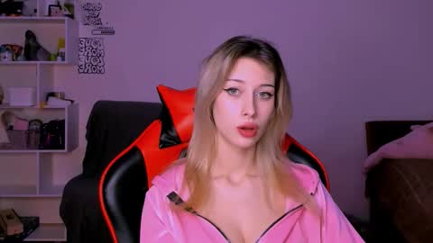 Lori online show from 10/07/25, 06:49