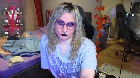 Snapshot of lori_myaf chatting on 11/13/25, 01:43 Lori ----------------------------------- online show from 11/13/25, 01:43