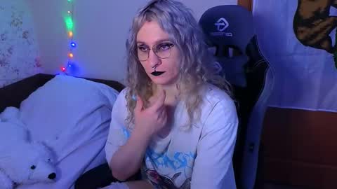 Snapshot of lori_myaf chatting on 01/15/26, 02:10 Lori ----------------------------------- online show from 01/15/26, 02:10