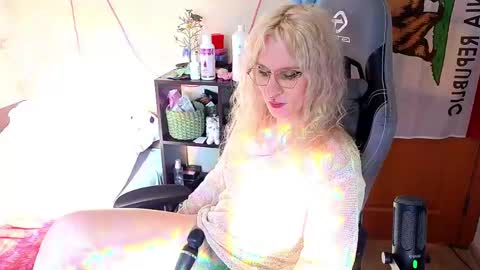 Snapshot of lori_myaf chatting on 03/28/26, 01:43 Lori ----------------------------------- online show from 03/28/26, 01:43