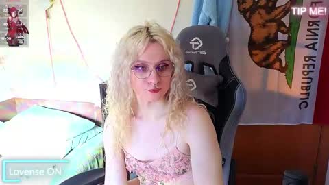 Snapshot of lori_myaf chatting on 04/08/26, 01:44 Lori ----------------------------------- online show from 04/08/26, 01:44