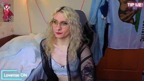 Snapshot of lori_myaf chatting on 04/25/26, 01:14 Lori ----------------------------------- online show from 04/25/26, 01:14