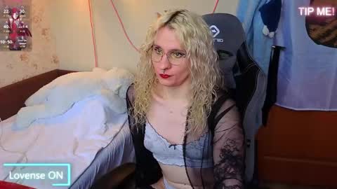 Snapshot of lori_myaf chatting on 04/25/26, 01:52 Lori ----------------------------------- online show from 04/25/26, 01:52