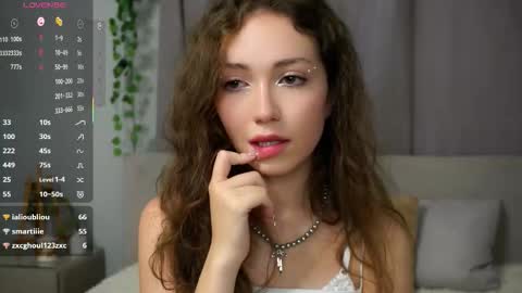 Snapshot of loriamarzinske chatting on 10/08/25, 10:29 Naomi online show from 10/08/25, 10:29