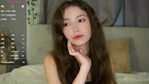 Snapshot of loriamarzinske chatting on 10/12/25, 10:20 Naomi online show from 10/12/25, 10:20