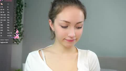 Snapshot of loriamarzinske chatting on 11/11/25, 02:00 Naomi online show from 11/11/25, 02:00