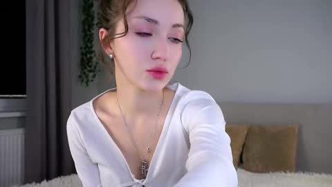 Snapshot of loriamarzinske chatting on 11/26/25, 09:49 Naomi online show from 11/26/25, 09:49