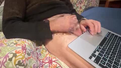 Snapshot of lorian7 chatting on 11/17/25, 04:18 Lorian7 online show from 11/17/25, 04:18