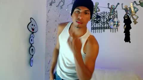 Lorian Vikel  online show from 10/21/25, 09:59