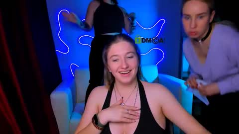 Lora for u online show from 09/30/25, 06:46