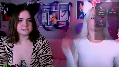 Lora for u online show from 10/27/25, 05:50