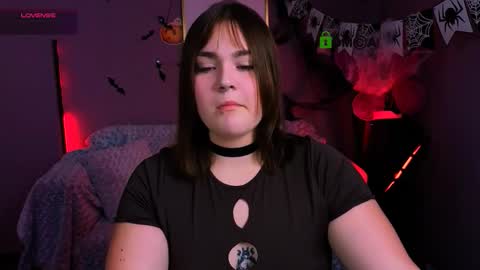 Lora for u online show from 11/01/25, 08:22