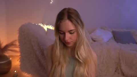 Snapshot of lorrie_love_story chatting on 03/15/26, 11:05 Lorrie online show from 03/15/26, 11:05