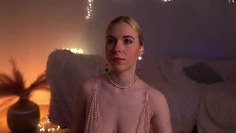 Snapshot of lorrie_love_story chatting on 03/22/26, 10:51 Lorrie online show from 03/22/26, 10:51