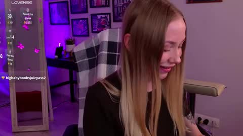 Emilia and Chelsea online show from 10/24/25, 02:13