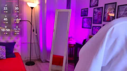 Emilia and Chelsea online show from 10/26/25, 01:39