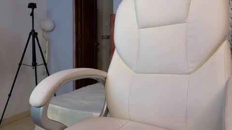 Snapshot of lou_rosse chatting on 12/19/24, 08:34 Lou Rosse online show from 12/19/24, 08:34